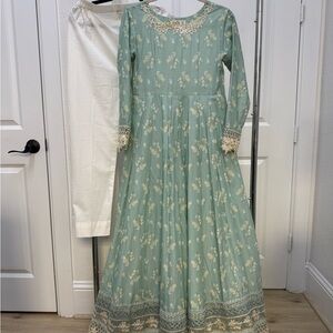 Two Piece Printed Lawn Pishwas Suit Iznik XS